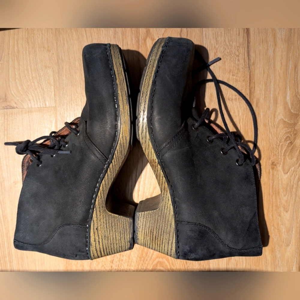 Dansko Black Nubuck Lace Up Bootie With Heel Size 37